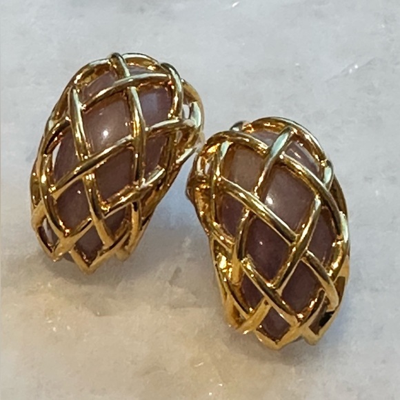 Vintage KJL Kenneth Jay Lane Gold Tone Dusty Pink Cabochon Clip-On Earrings - Picture 4 of 8